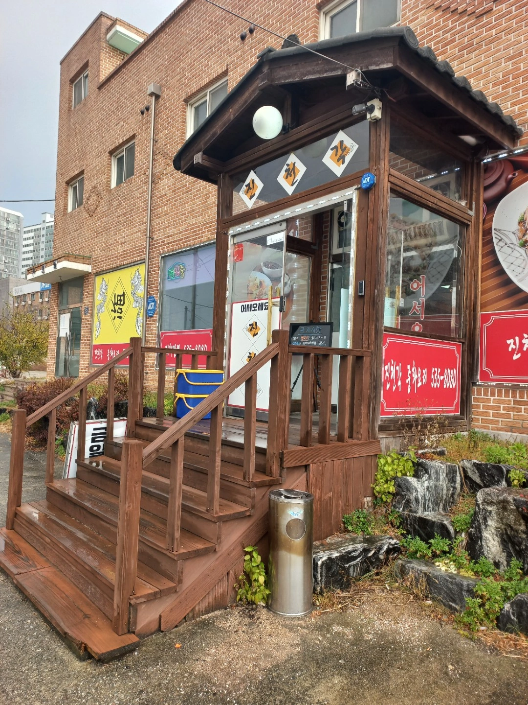 점심 시간 홀서빙 하실 분 구합니다!