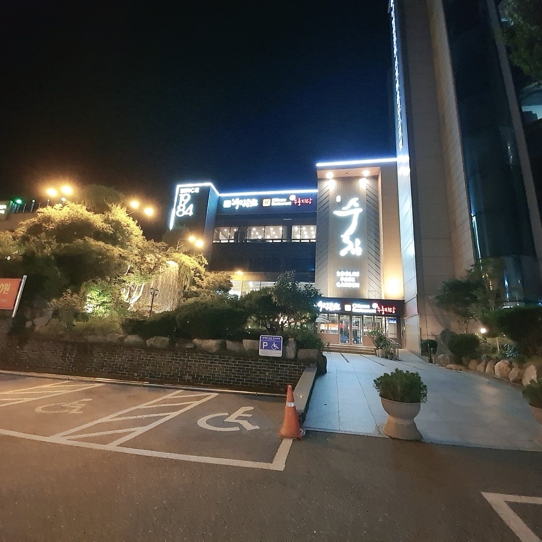 가게 홀서빙직원을 구합니다 공고 썸네일