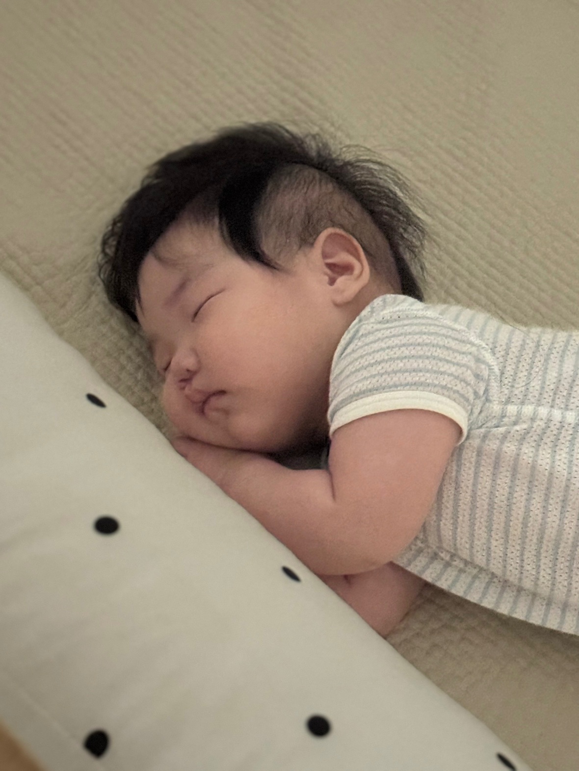 6개월 여아 베이비시터 구해요 공고 썸네일