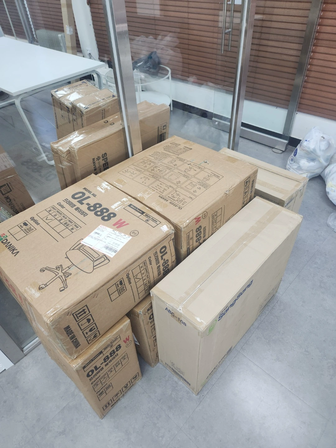 사무실 철제선반 조립 및 의자 조립