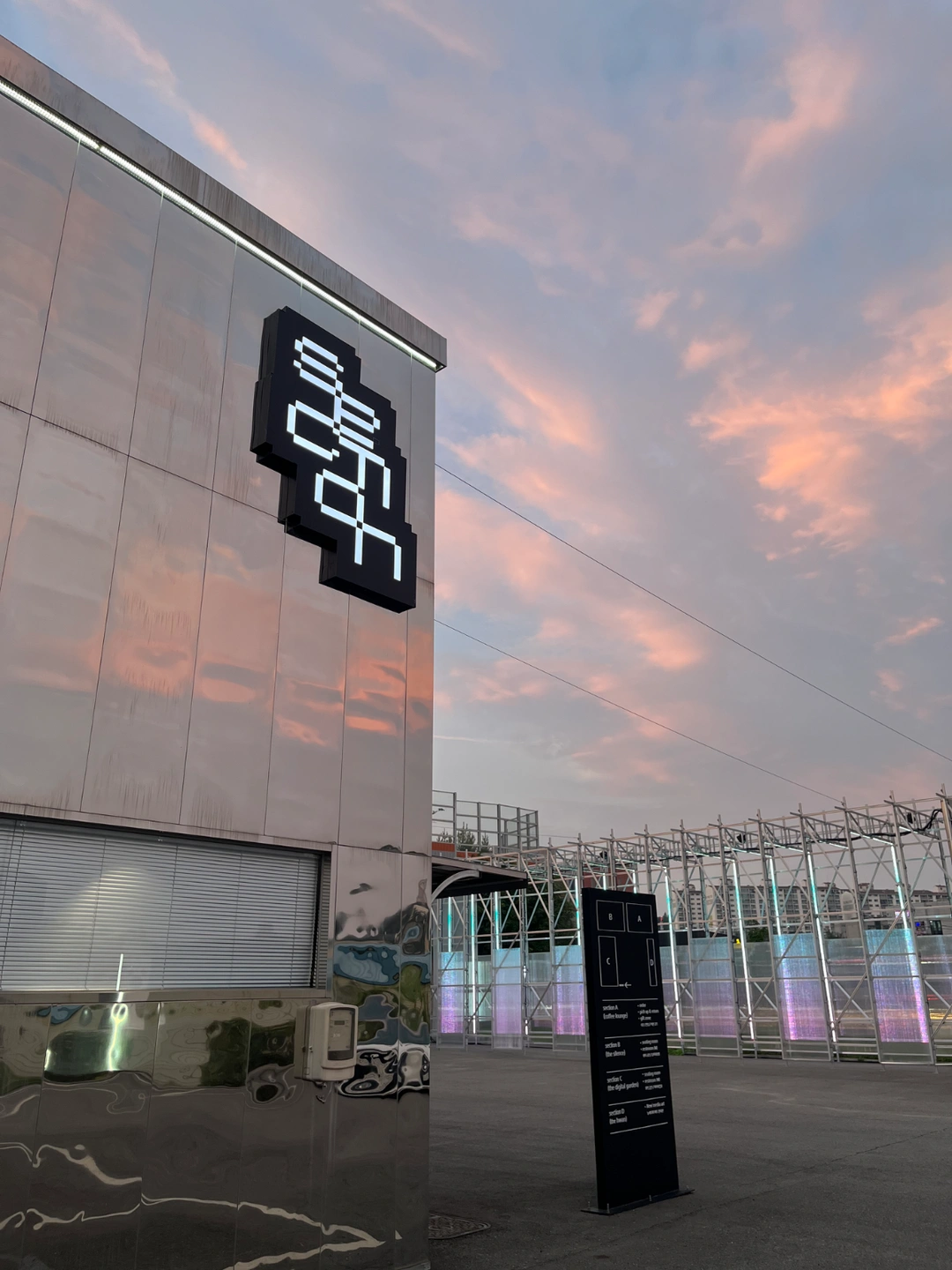 카페 섹션에서 주말 직원을 모집합니다!