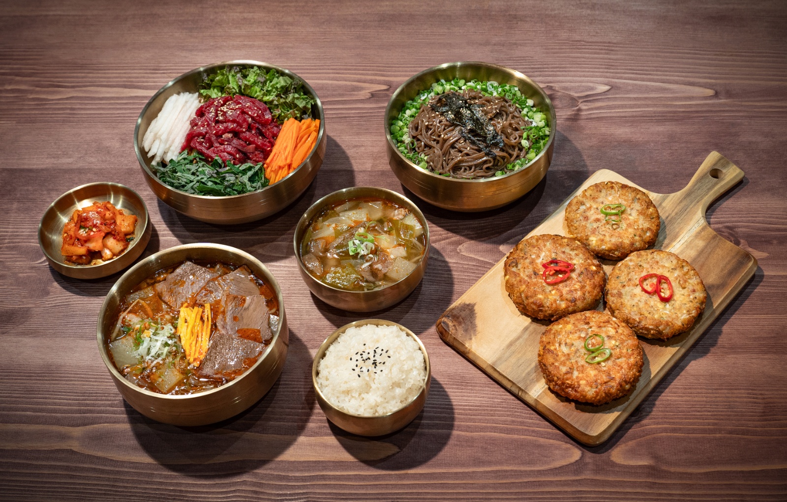 내이동 영남정 홀서빙/주방보조/정직원 구인합니다. 공고 썸네일