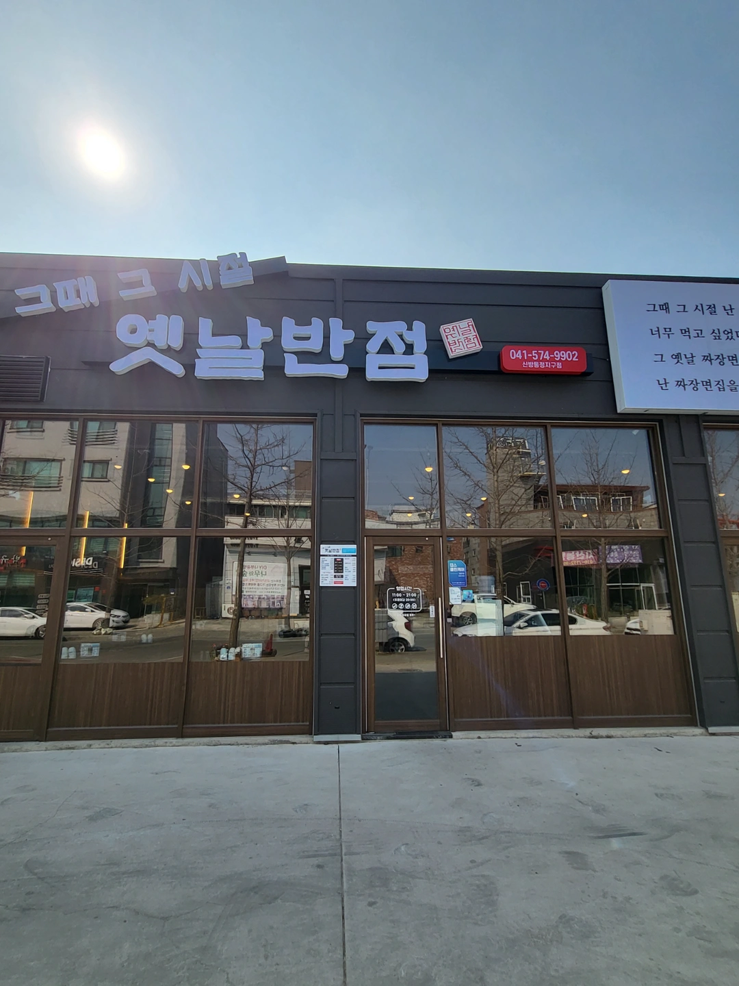오랜기간일하실분구합니다.평일홀서빙구합니다.