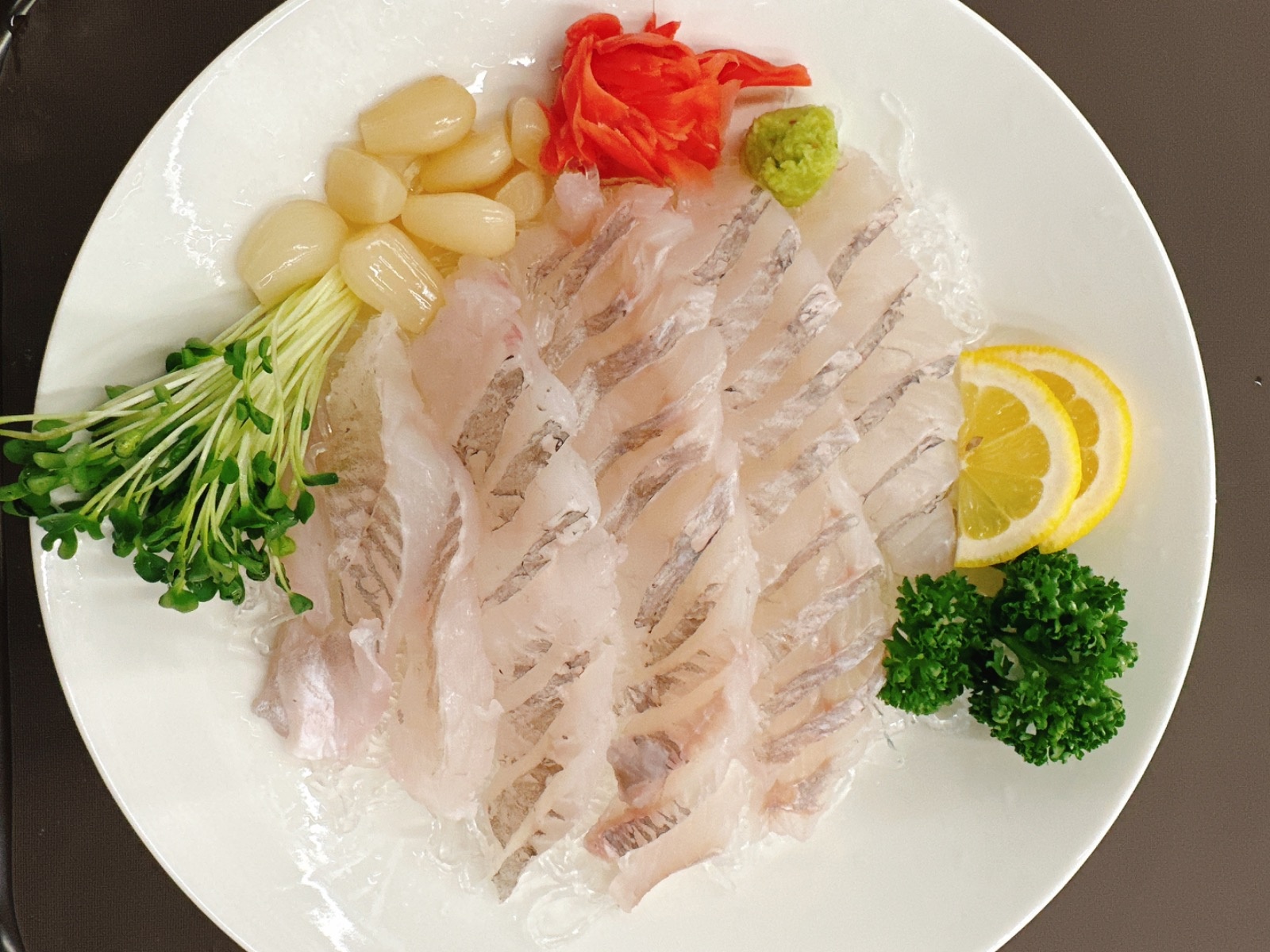 횟집 홀아르바이트 및 주방장님 구인합니다. 공고 썸네일