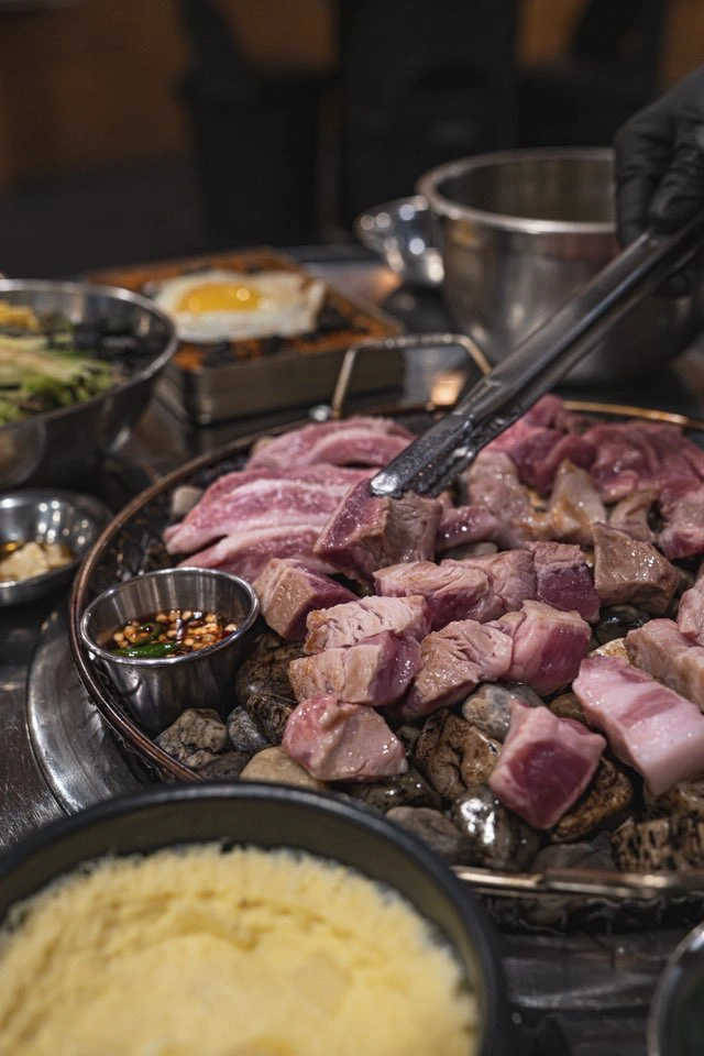 국제식당 이번주 금토 홀서빙보조 구합니다.