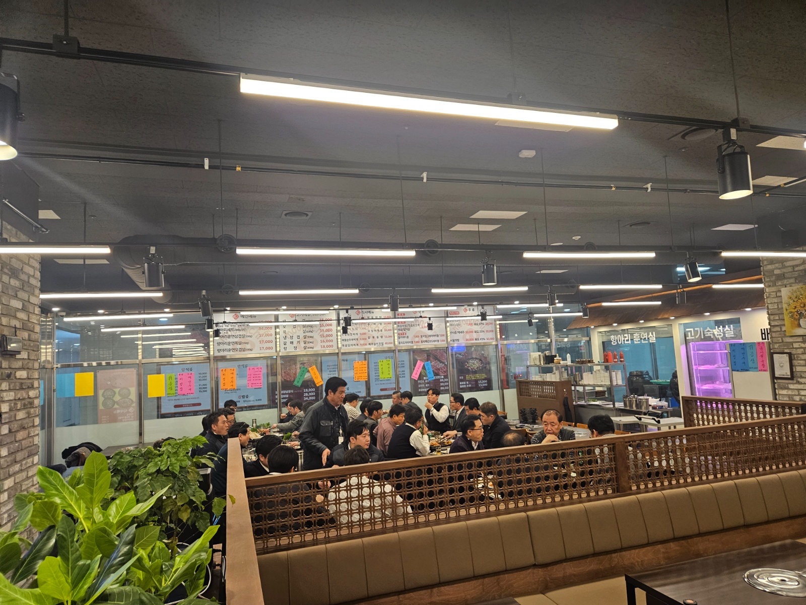 홀서빙 오전  타임 구합니댜 공고 썸네일