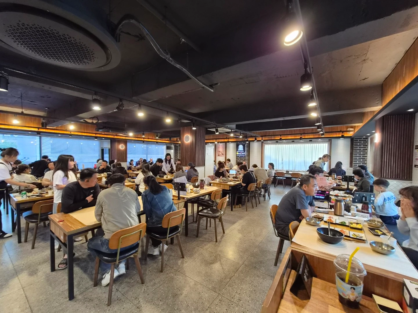 달빛에구운고등어(평화점) 알바 구합니다.