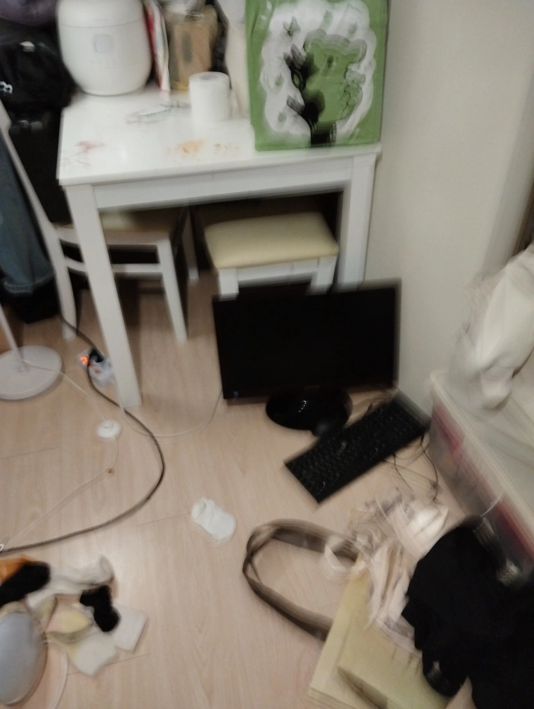 책장 5층에서 1층까지 내려주실분 엘배없어요