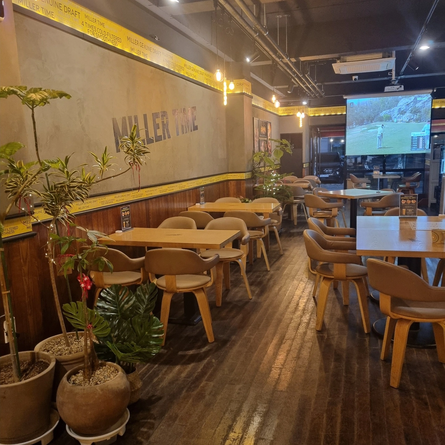 밀러타임 홀서빙및 주방 구합니다