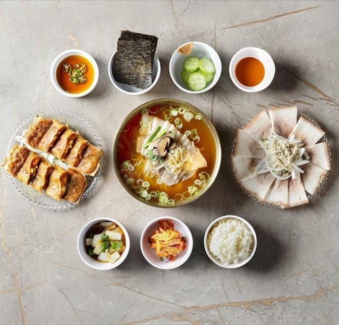박만석 돼지곰탕 온천직영점 파트타임 구합니다! 공고 썸네일