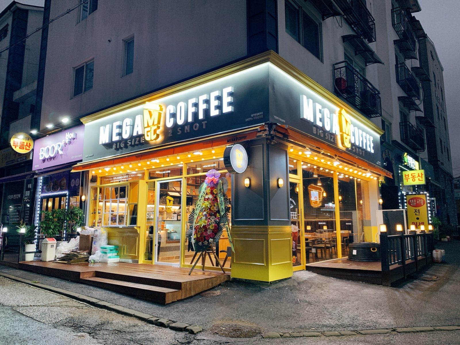 메가커피 야당중앙점 주말 오픈/마감 알바 구합니다! 공고 썸네일