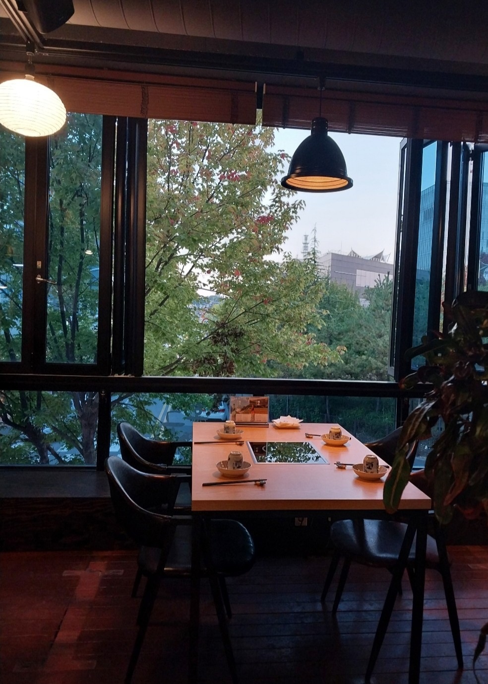 홀서빙. 주방보조 구합니다 공고 썸네일
