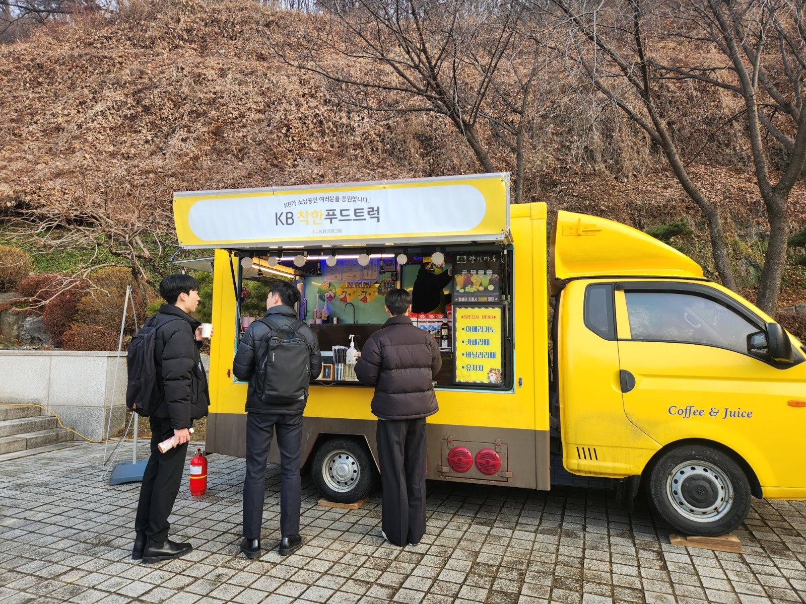 커피푸드트럭 에서함께 일하실분 공고 썸네일