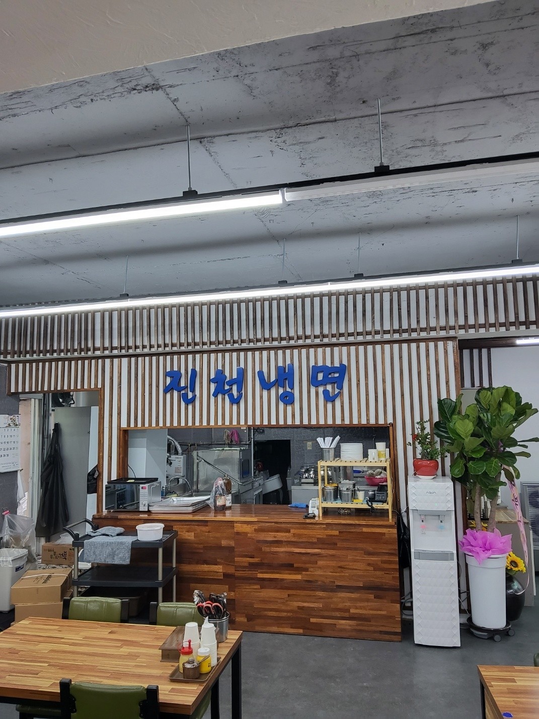 진천냉면주방 및 홀 점심시간  알바구합니다 공고 썸네일