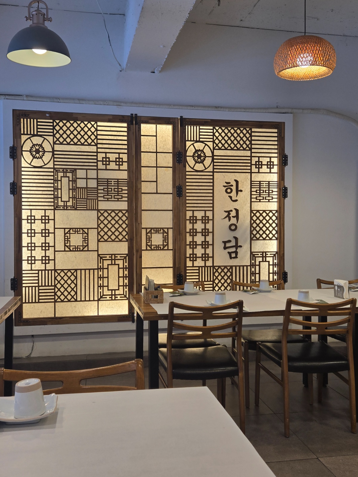 홀서빙 구합니다 주5일 근무 공고 썸네일
