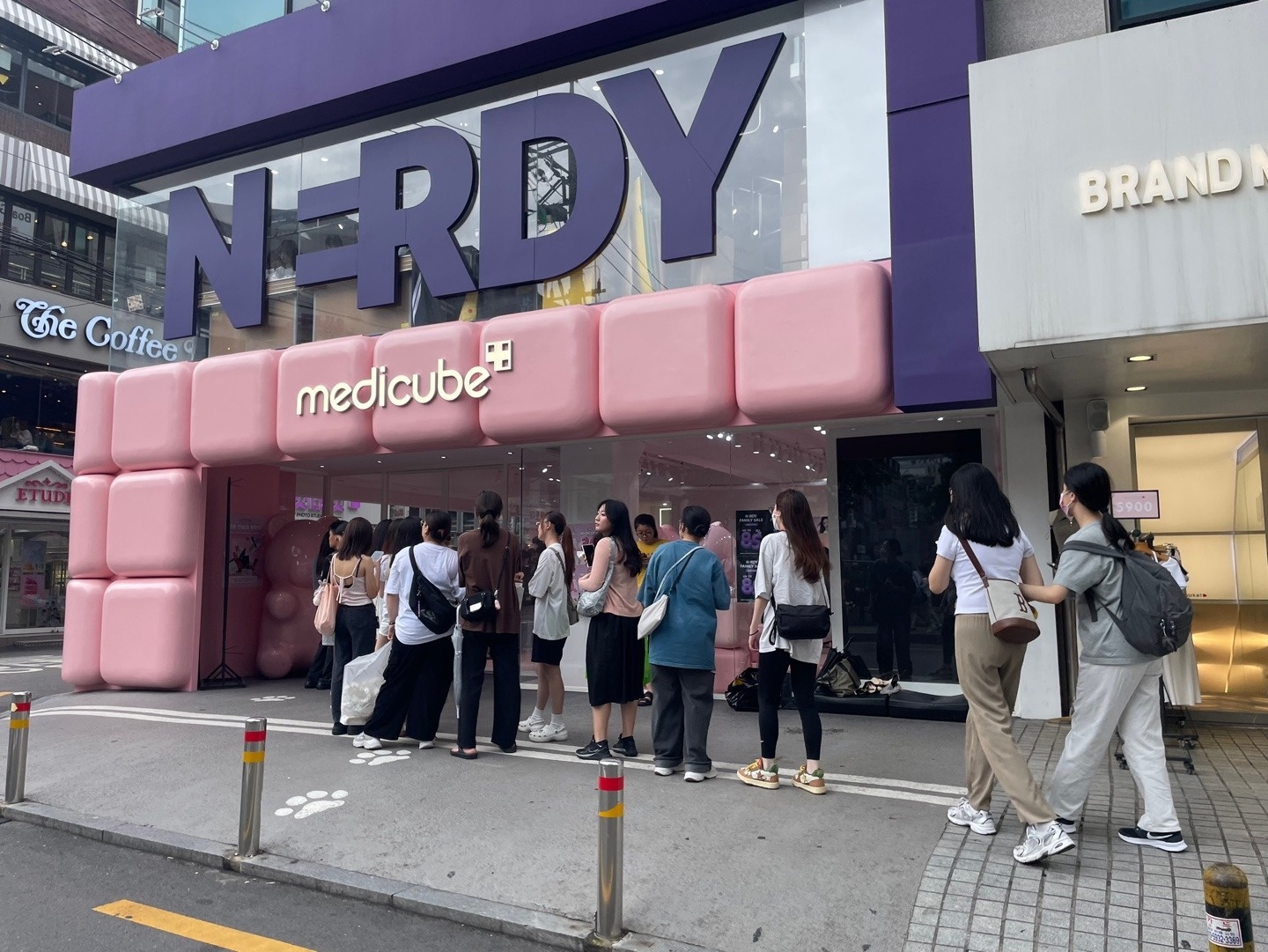 홍대 메디큐브 정직원 2분 모집 공고 썸네일