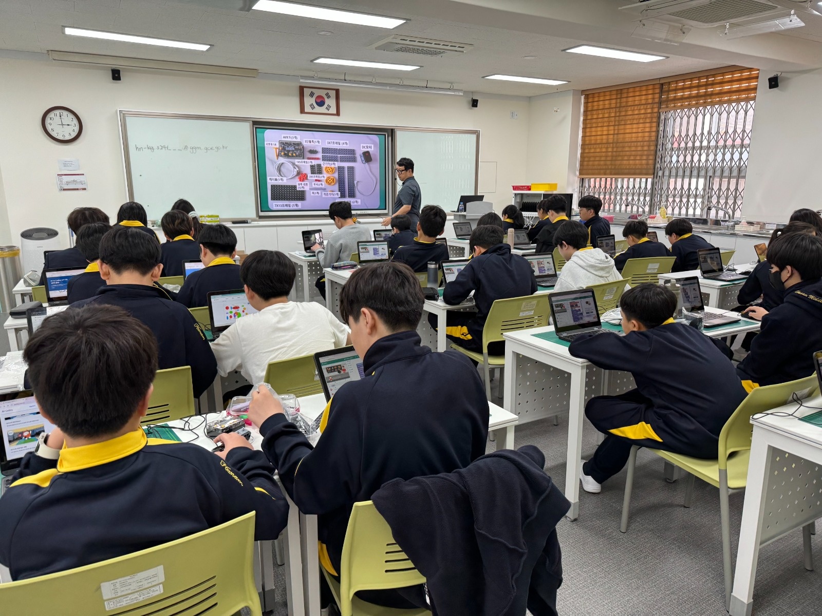 [평일 오전,시급4만원] 초중고 코딩강사 모집합니다 공고 썸네일