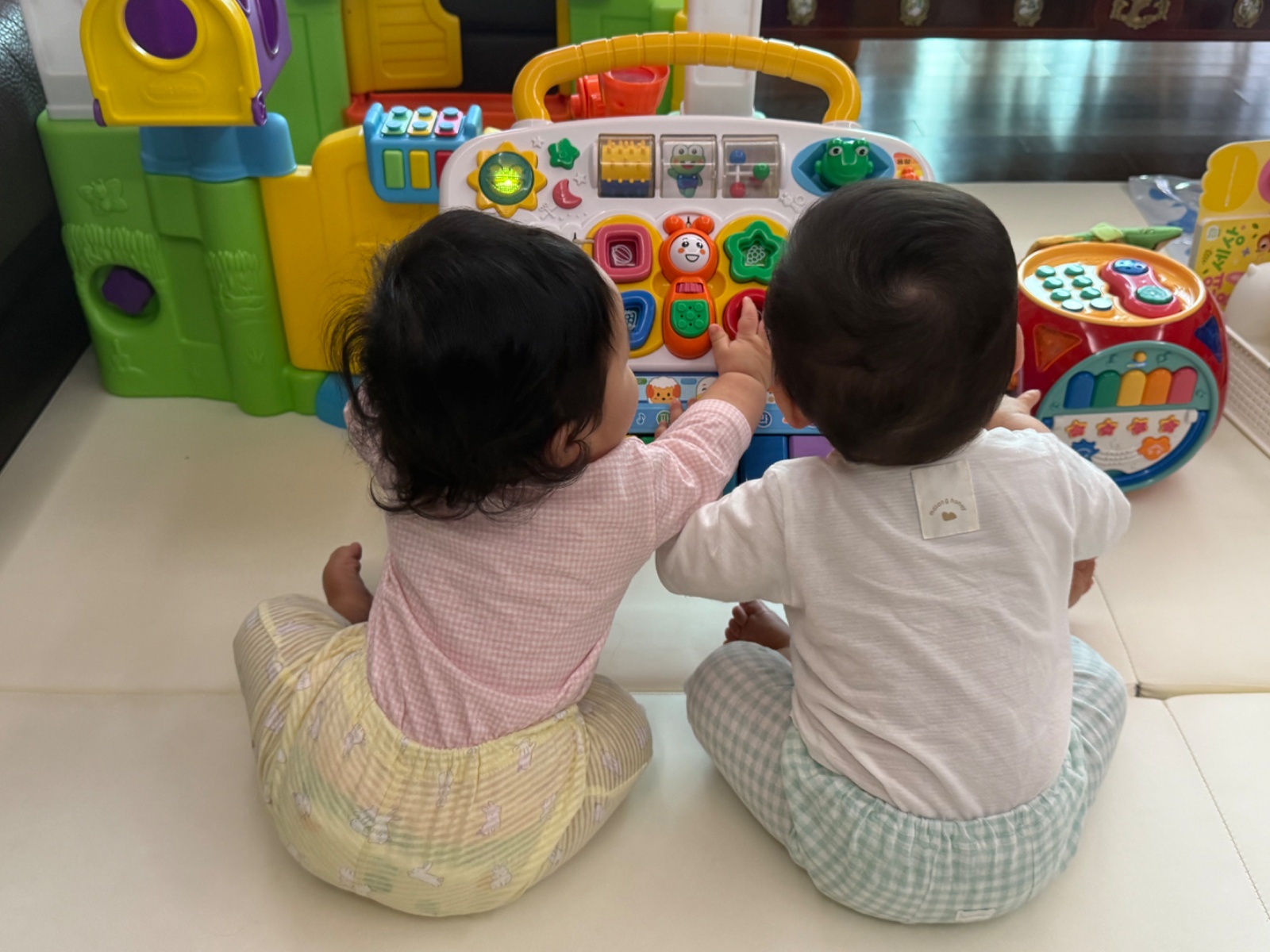 9개월 남매쌍둥이 돌봐주실 시터선생님 모십니다 공고 썸네일