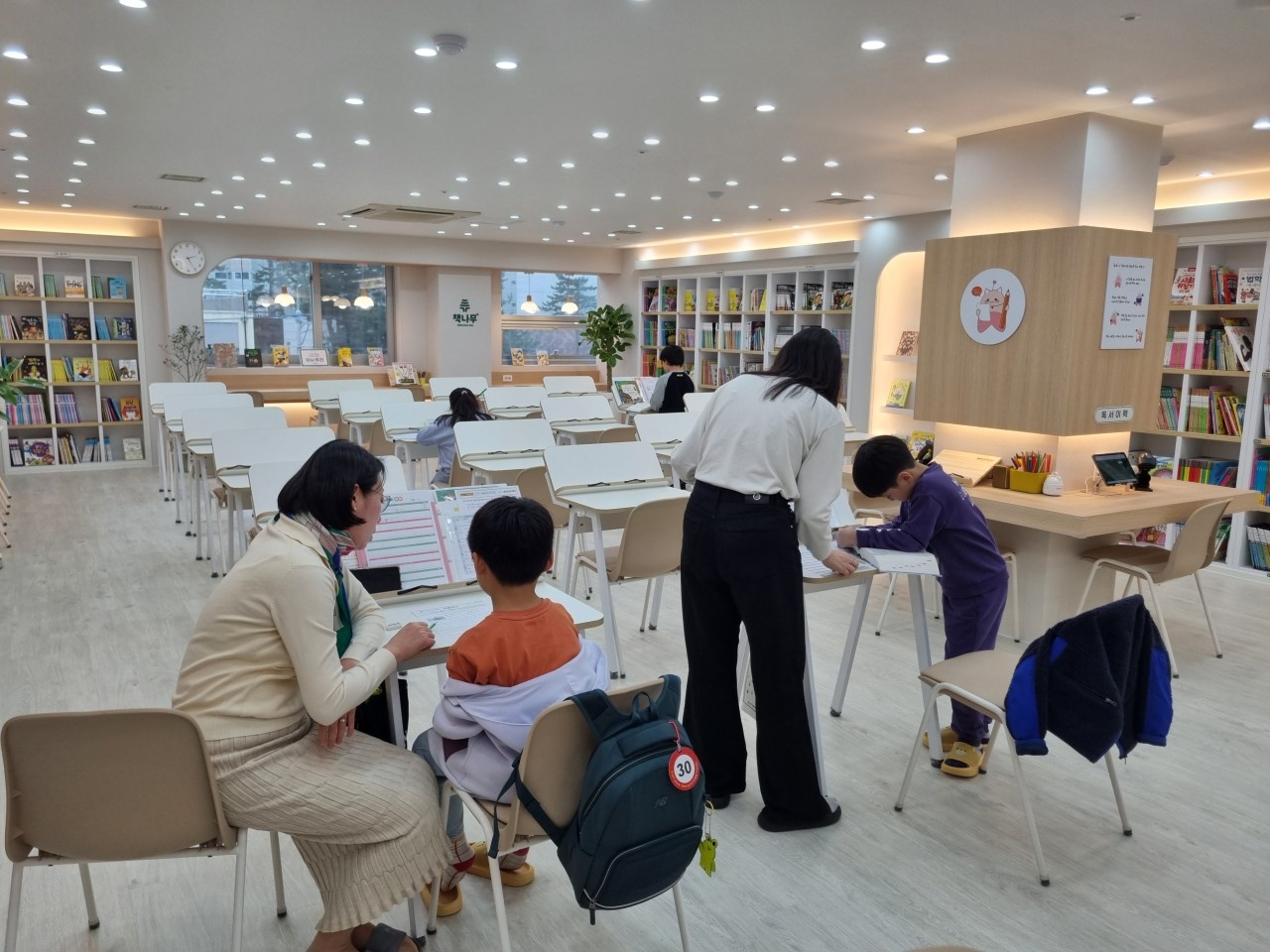 북토킹 첨삭 논술 경험이 있으신 강사님을 모십니다 공고 썸네일