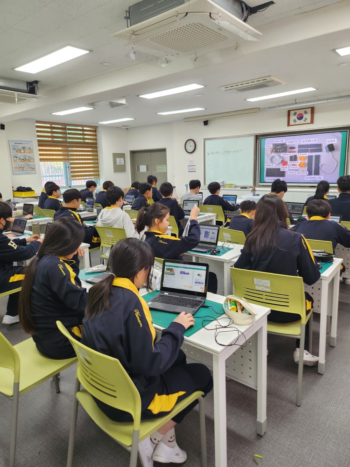 (시급 4만, 초보, 투잡 가능) 초중고 코딩강사 모집 공고 썸네일