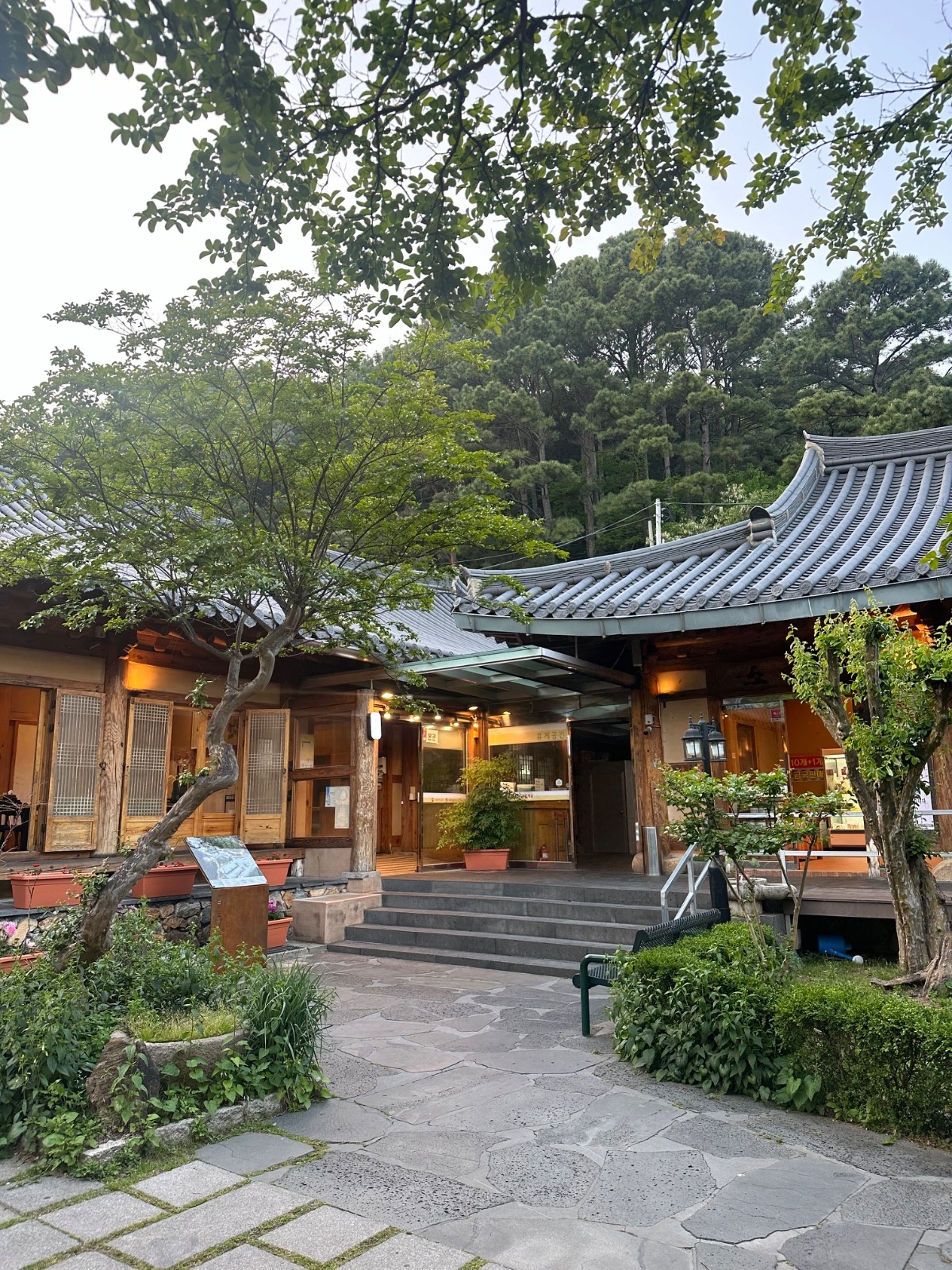소토(숙소가능,식사제공) 주방/홀서빙/장치 직원구해요~ 공고 썸네일