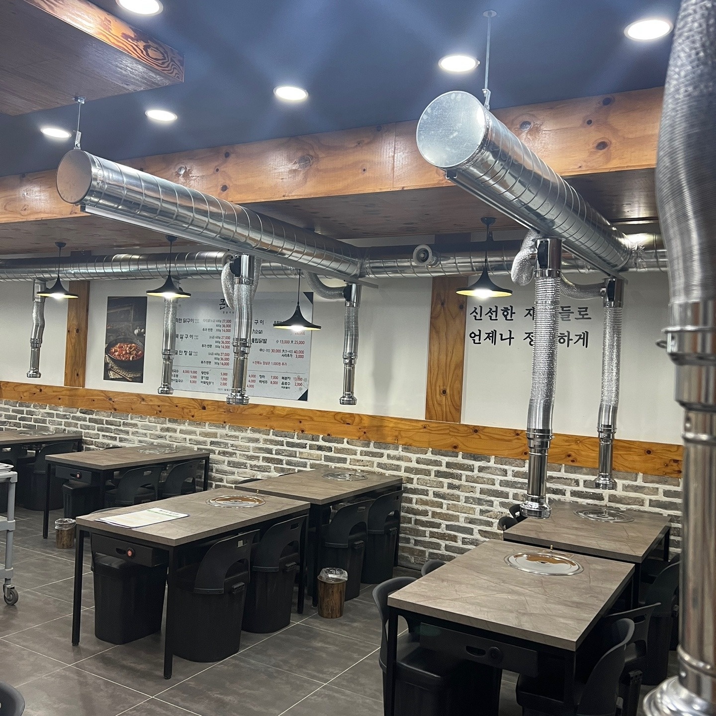 주말 야간 홀서빙 구합니다 공고 썸네일