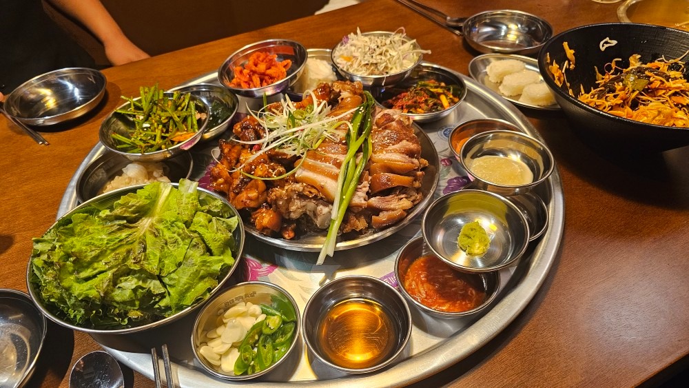 완미족발 picture 0
