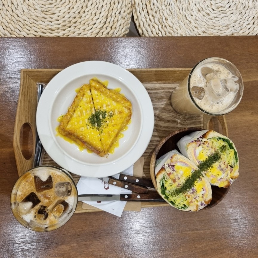 동네커피 picture 7