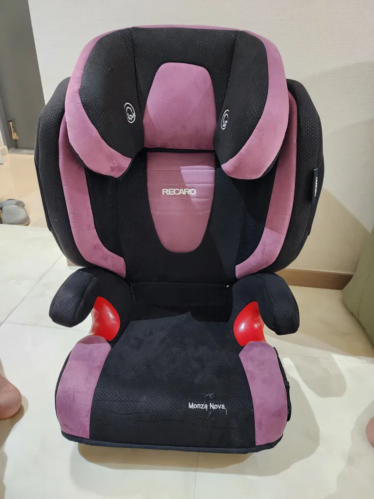 레카로 주니어 카시트 팝니다.