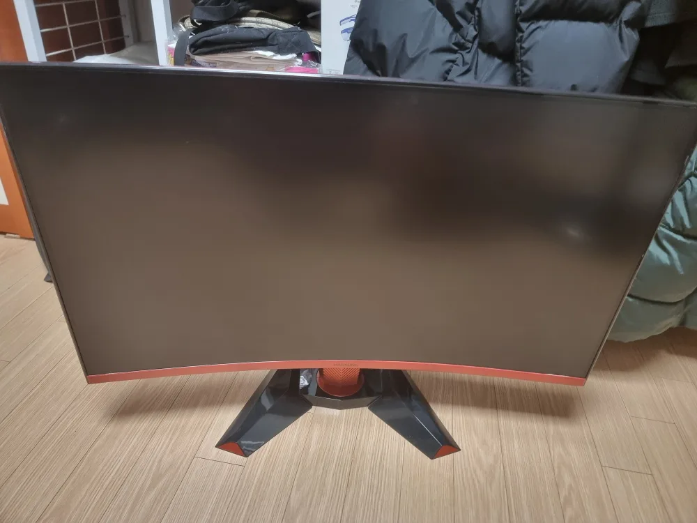 32인치 중고모니터 나눔합니다(액정 손상)