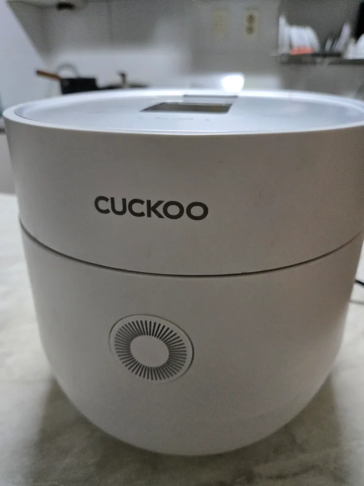 쿠쿠 전기밥솥   3인용 입니다 CR-0675FW