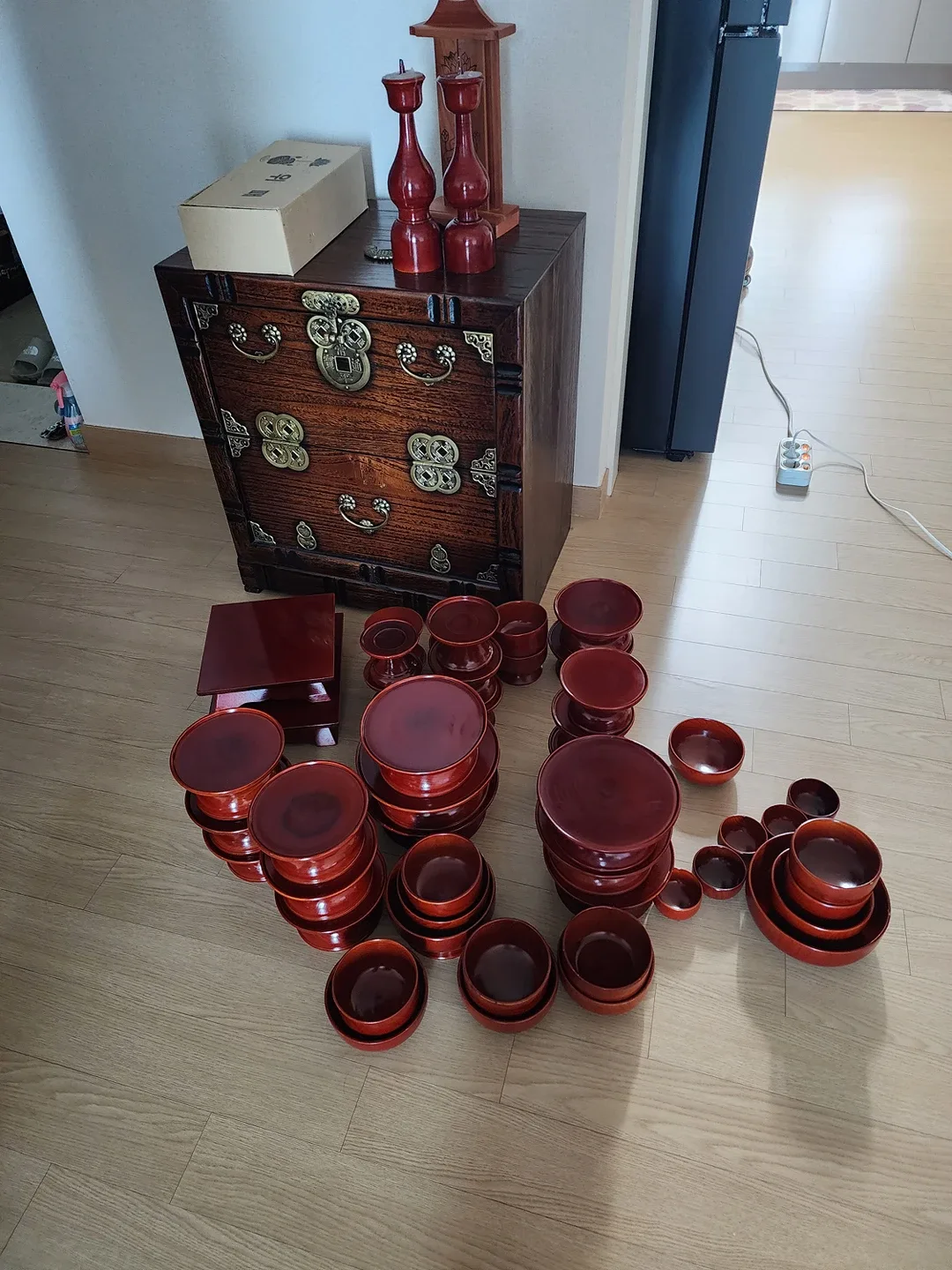 남원제기 나눔합니다 조상님 5인기준입니다 깨끗합니다제기 수납함도 같이드립니다