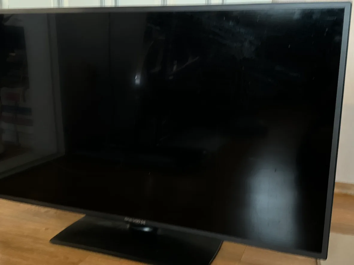 짐 정리 중입니다. TV 중고로 팝니다.