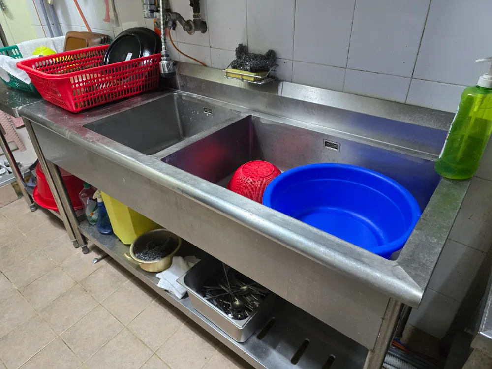 주방 선반 및 계수대