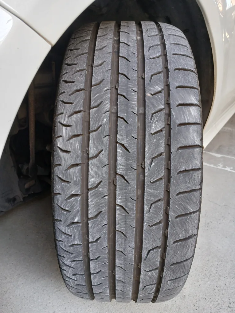 자동차 중고스포츠타이어 네짝