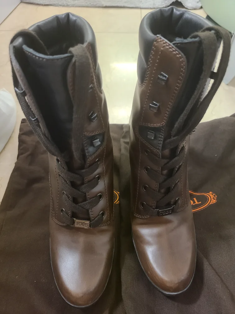 토즈 TOD'S 정품 앵클부츠 35.5 중고