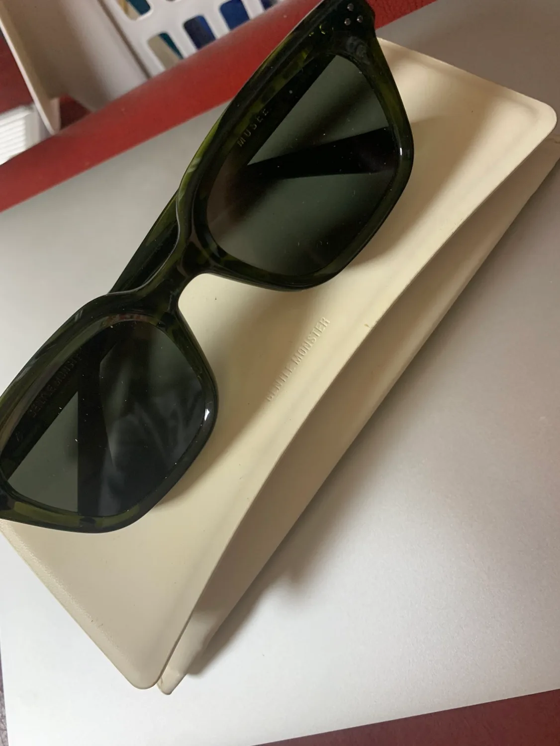 젠틀몬스터 뮤지 카키