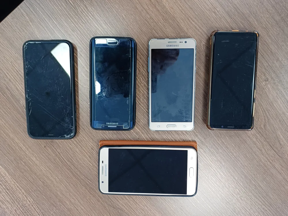 중고/폐 스마트폰 파라요. 삼성4개 아이폰1개