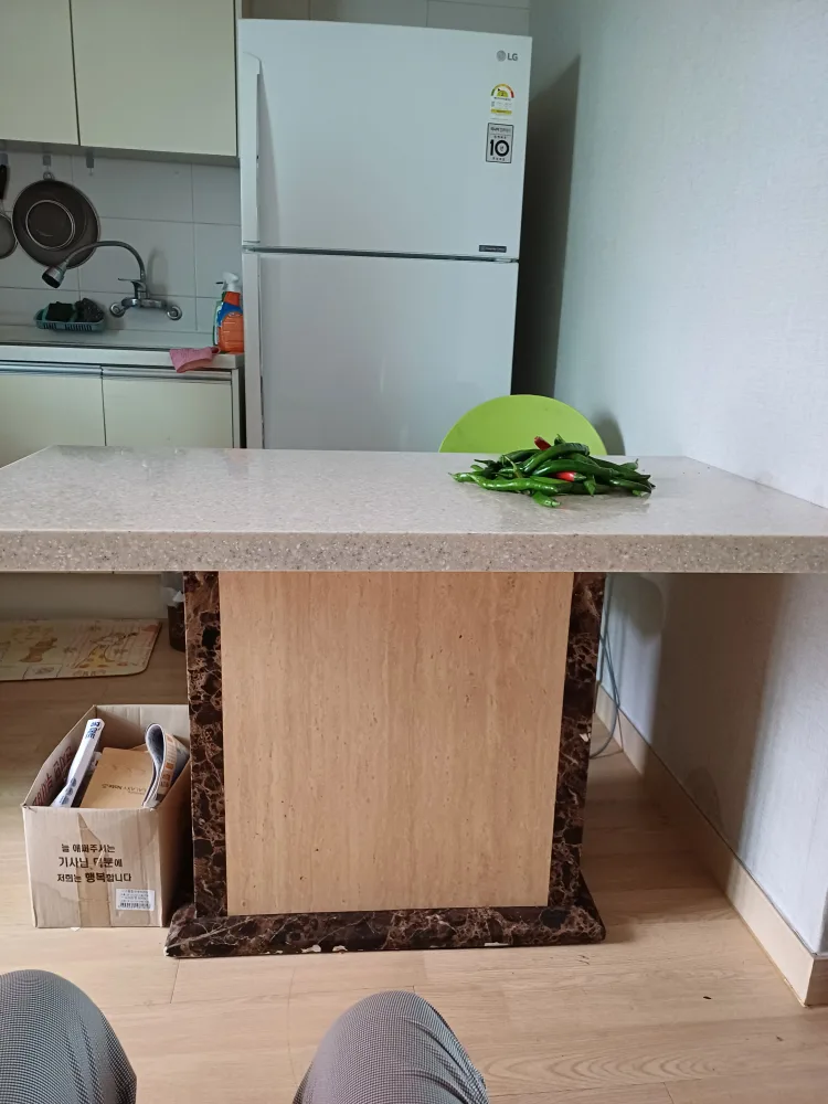 장농 식탁 항아리