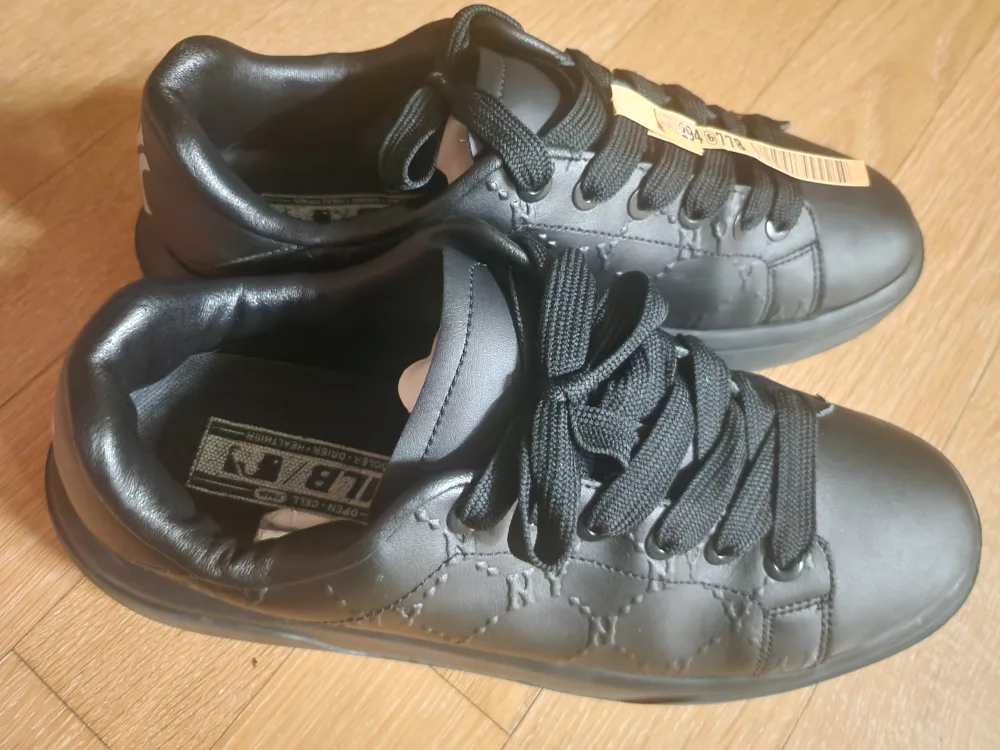 MLB 청키 클래식 모노 엠보 뉴욕양키스 270사이즈 중고