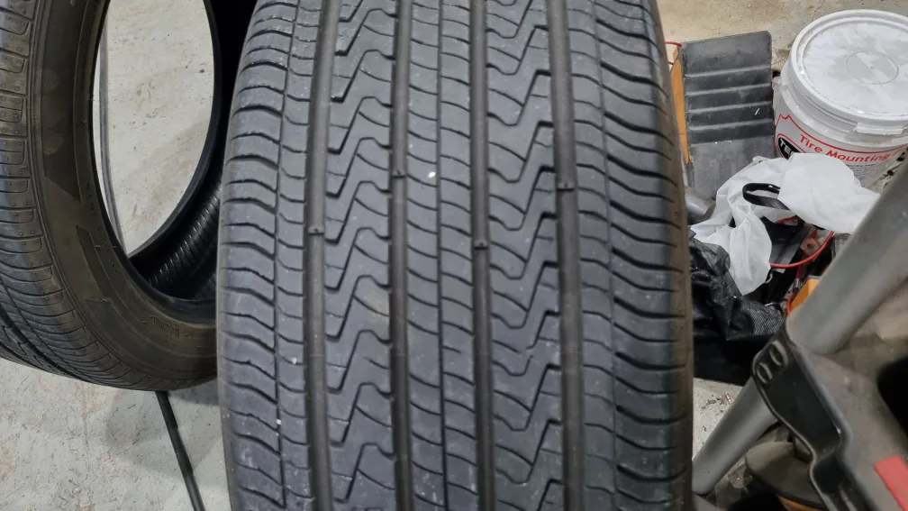 245  45  18  중고타이어 2개