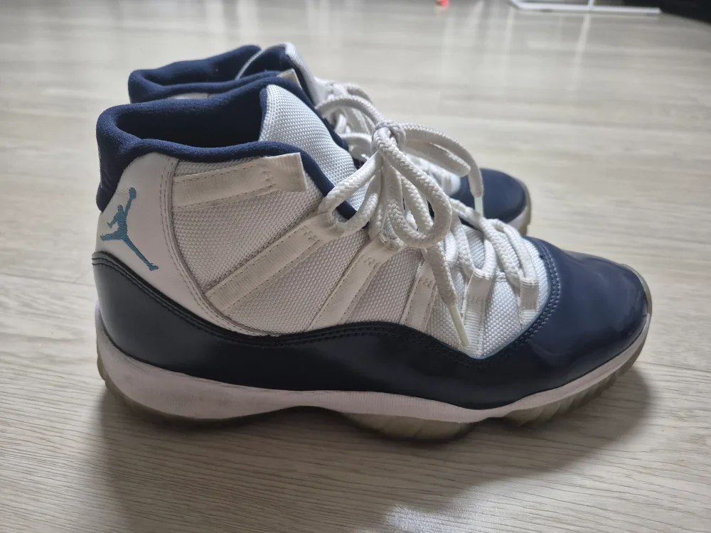 조던 11 중고 상태좋음 260