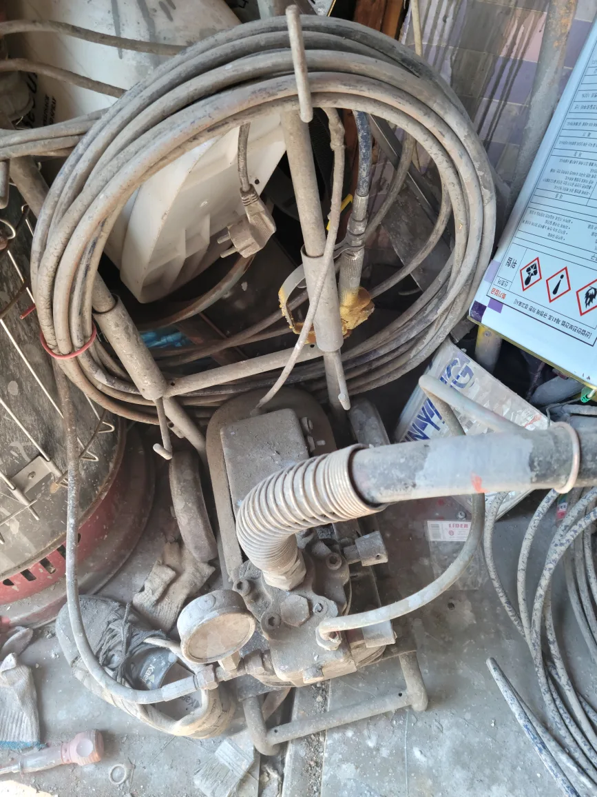 중고에어리스컨테이너페인트칠지붕칠하는것