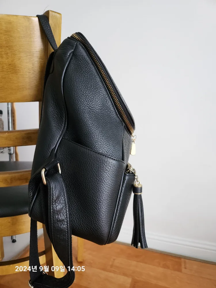 백팩  가방 중고입니다  찢어임 없고색바램 좀  있습니다