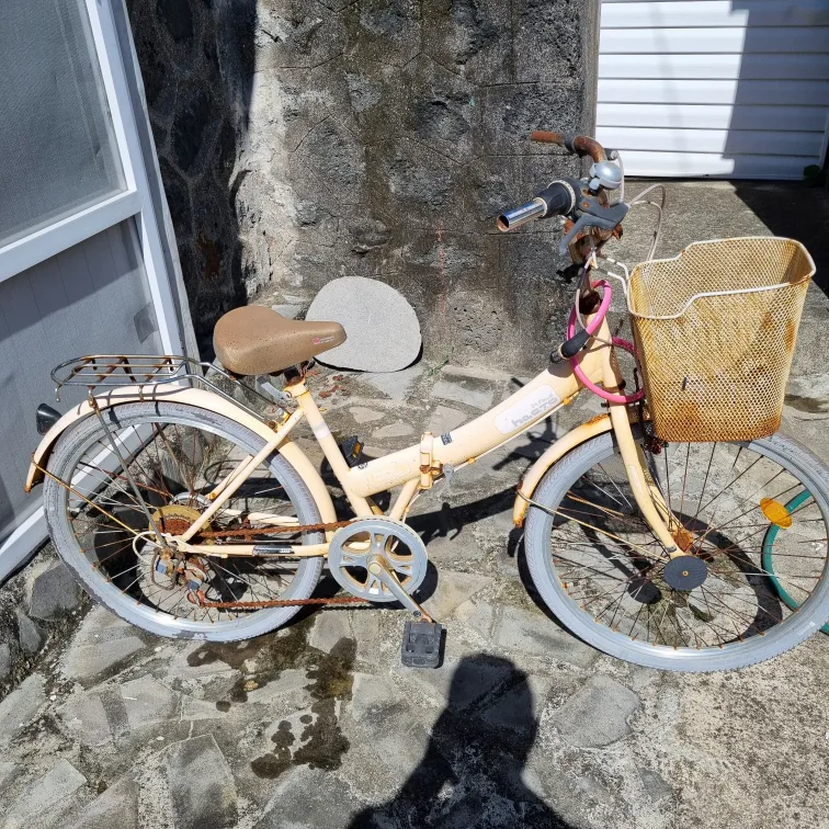 중고 자전거랑 3단 접이식 메트릭스 무료 나눔합니다.