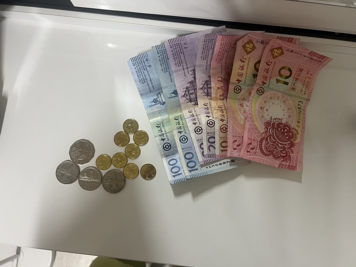 마카오, 홍콩 달러