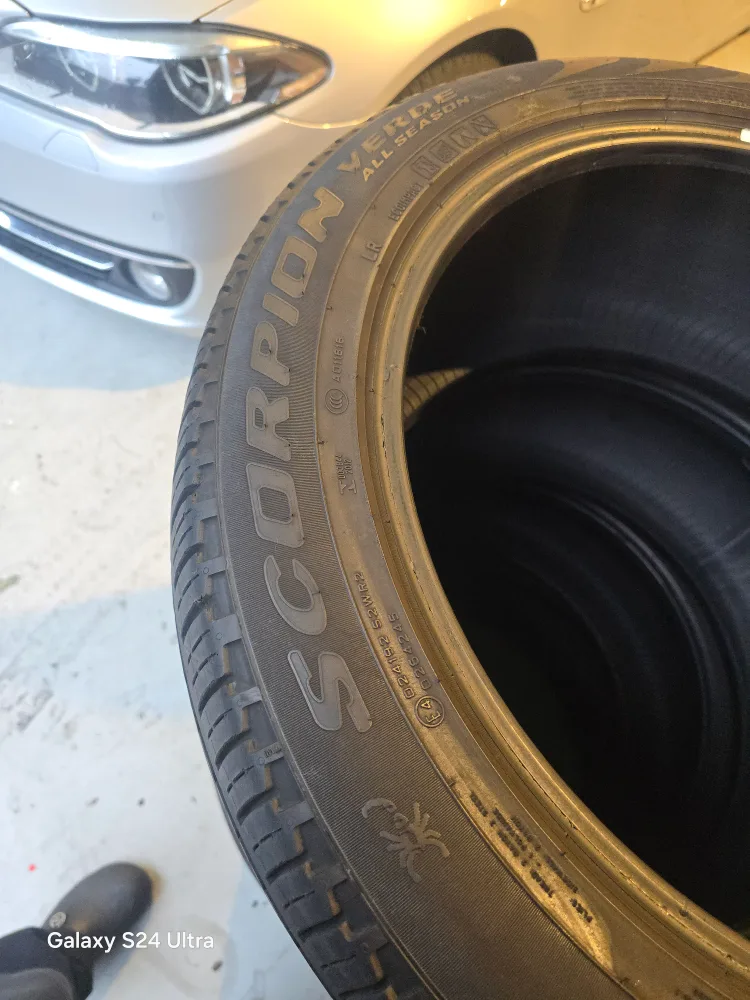 275 45 21 피넬리 스콜피온 중고타이어 팝니다 한대분