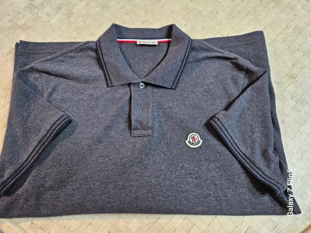 중고몽클 정품반팔티 팝니다.