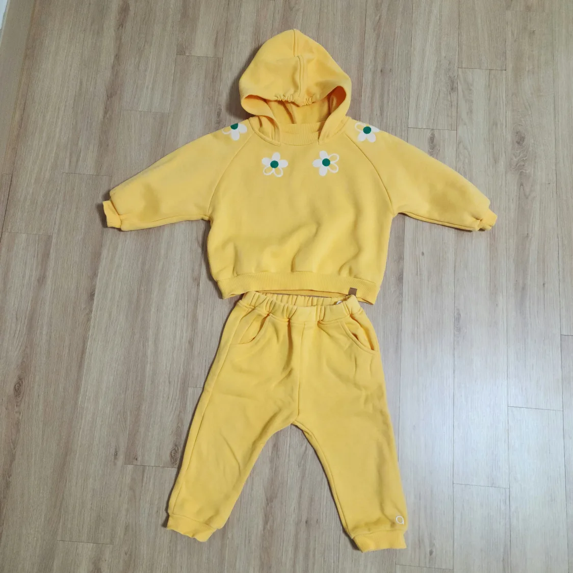 ☆아기/사이즈100/노란 후드티 셋업/ 옷 판매(중고)