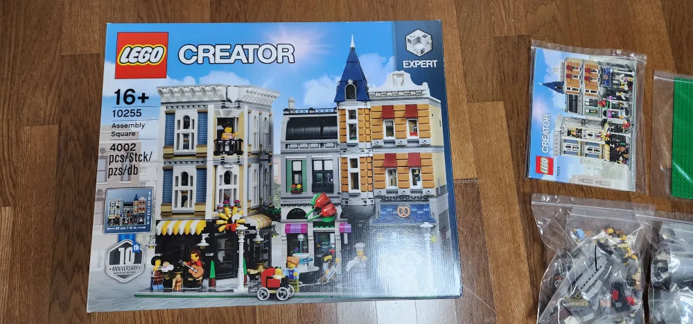 레고 10255 어셈블리 스퀘어 팝니다(중고)